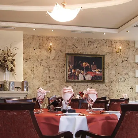 The Regent Club Hotel Ni