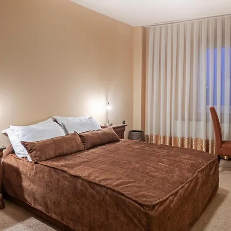 The Regent Club Hotel Ni