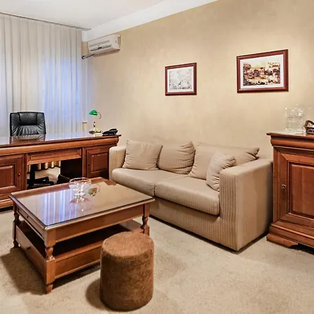 雷金特俱乐部酒店 Ni